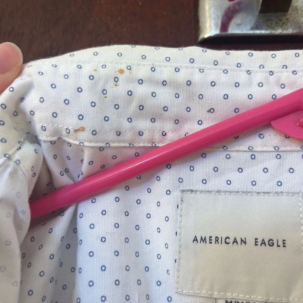 ❌SOLD❌American Eagle , White with Blue Polka Dots, Short Sleeve Button Up. - Picture 3 of 4